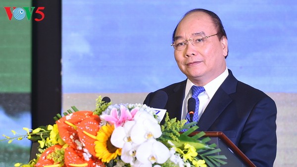 Нгуен Суан Фук принял участие в конференции по привлечению инвестиций в провинцию Тхайбинь - ảnh 1